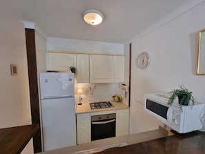 Coffee/tea maker, fridge, microwave, oven - Apartment in L'Escala with pool and parking, 600m from the beach (L'Escala)