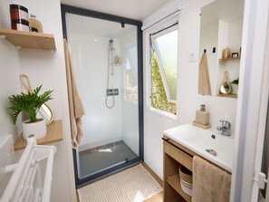 Hair dryer - Comfortable mobile home with terrace in Brem (Brem)
