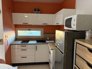 Private kitchen - Air-conditioned studio near the thermal baths (Balaruc-les-Bains)