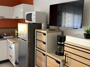 Private kitchen - Air-conditioned studio near the thermal baths (Balaruc-les-Bains)