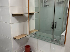 Bathroom - Air-conditioned studio near the thermal baths (Balaruc-les-Bains)
