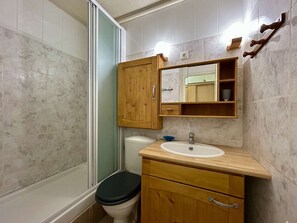 Bathroom - Studio for 4 on slopes with free WiFi (Le Dévoluy)