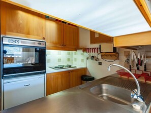 Fridge, microwave, oven, stovetop - Family apartment near slopes in Méribel Mottaret (Méribel)