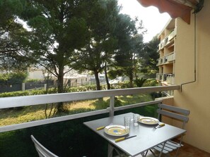 Outdoor dining - Studio in Bormes-les-Mimosas with balcony and private parking (Bormes-les-Mimosas)