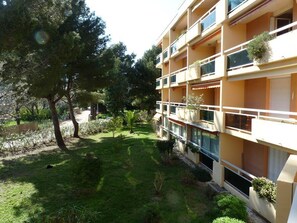 Property grounds - Studio in Bormes-les-Mimosas with balcony and private parking (Bormes-les-Mimosas)