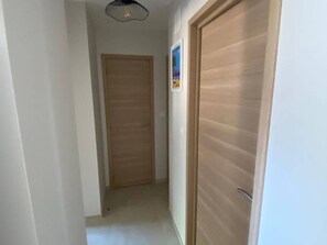 Interior - Lovely T2 Cabin - Near Beach & Shops (Bormes-les-Mimosas)
