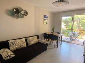 TV - Lovely T2 Cabin - Near Beach & Shops (Bormes-les-Mimosas)