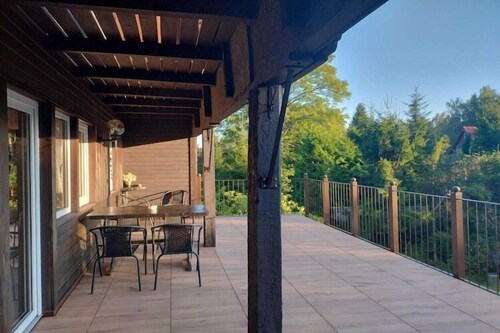 Moitié d'une maison de vacances, jardin, terrasse