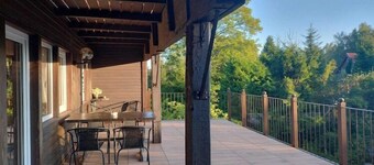 Hälfte eines Ferienhauses, großer Garten, Terrasse