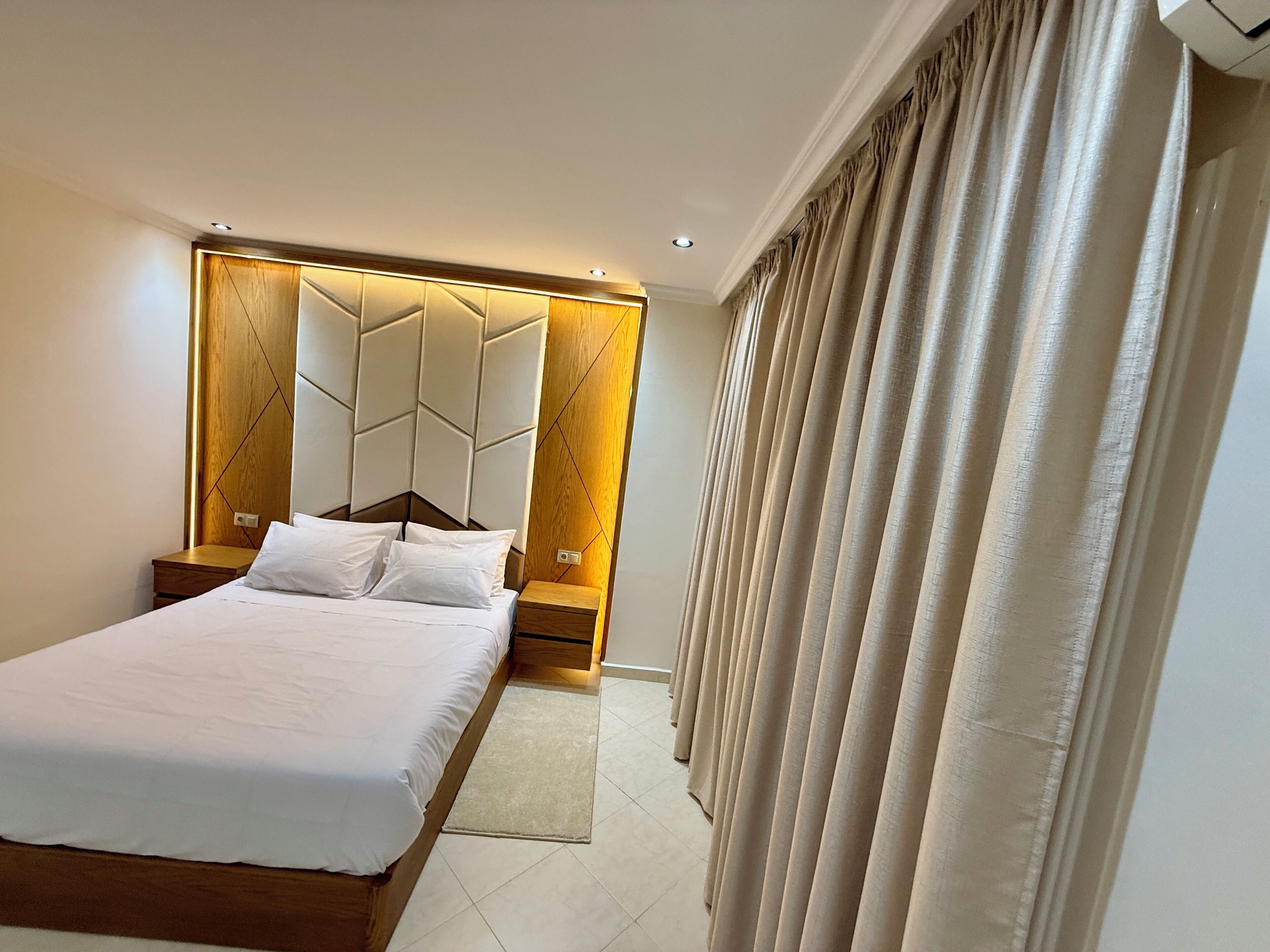 Iron/ironing board, free WiFi, bed sheets