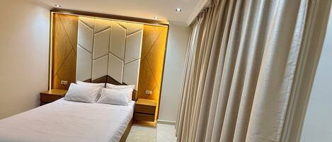 Fer et planche à repasser, Wi-Fi gratuit, draps fournis