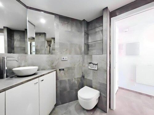 Modern Apartment, Sierra Nevada Center