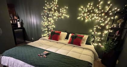 The Whispering Oak is a private and cozy getaway with its own private entrance!