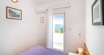 Pet-friendly Apartment With sea View