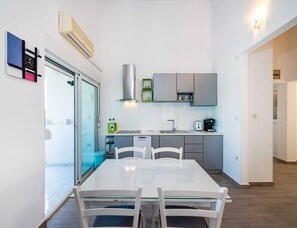 Dining - Pet-friendly Apartment With sea View (Jasenice)