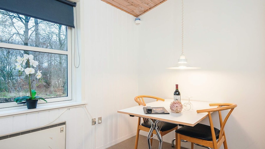 Holiday Home for 2, Ansager