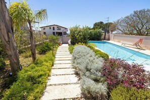 Outdoor pool - Elegant Villa with Private Pool, BBQ and Modern Amenities (Sicilia)