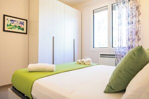 3 bedrooms, iron/ironing board, free WiFi, bed sheets