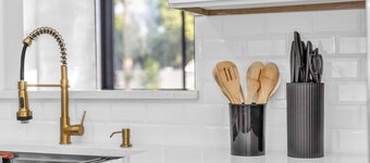 Luxury Pool Home  2-bedroom house in Deltona perfect for a relaxing getaway