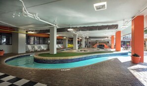 Innenpool, beheizter Pool