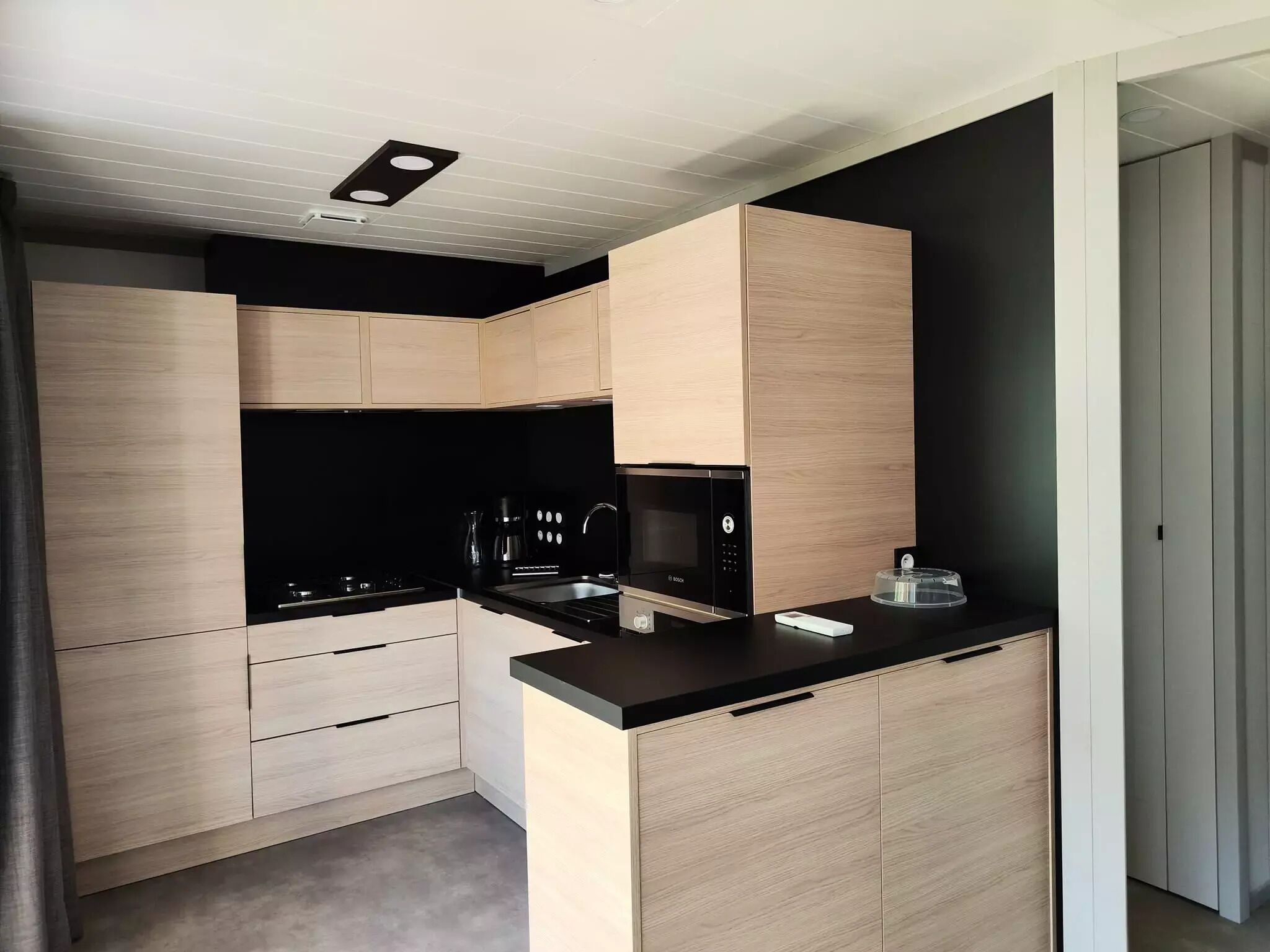 Fridge, microwave, dishwasher, coffee/tea maker