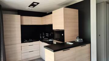 Fridge, microwave, dishwasher, coffee/tea maker