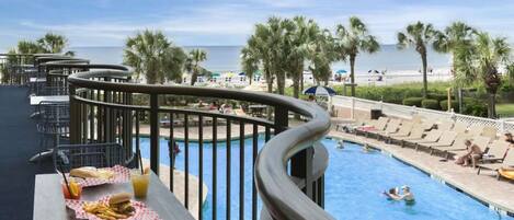 Alberca techada y alberca climatizada