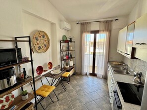 Comfort Condo, Sea View | Private kitchen