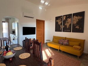 Comfort Condo, Sea View | Living area | Smart TV, Netflix, pay films, streaming services - Casa Caterina - Spacious Sea-View Apart (La Ciaccia)