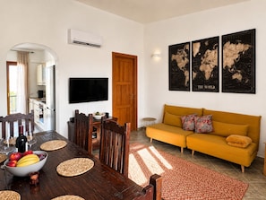 Comfort Condo, Sea View | Hypo-allergenic bedding available, iron/ironing board, cribs (free) - Casa Caterina - Spacious Sea-View Apart (La Ciaccia)