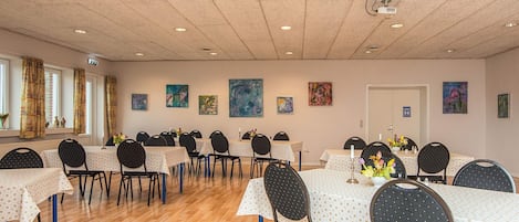 House | Banquet hall