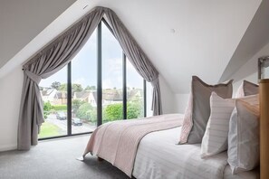 Iron/ironing board, Internet, bed sheets - Spacious and modern family friendly apartment (Abergele)