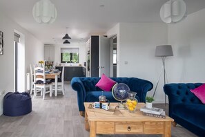 Living area - Spacious and modern family friendly apartment (Abergele)