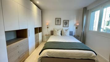 2 phòng ngủ, bàn ủi/dụng cụ ủi quần áo, bộ trải giường