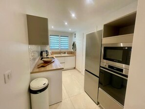 Apartment | Private kitchen - Spacious Group Stay in Antibes (Antibes)