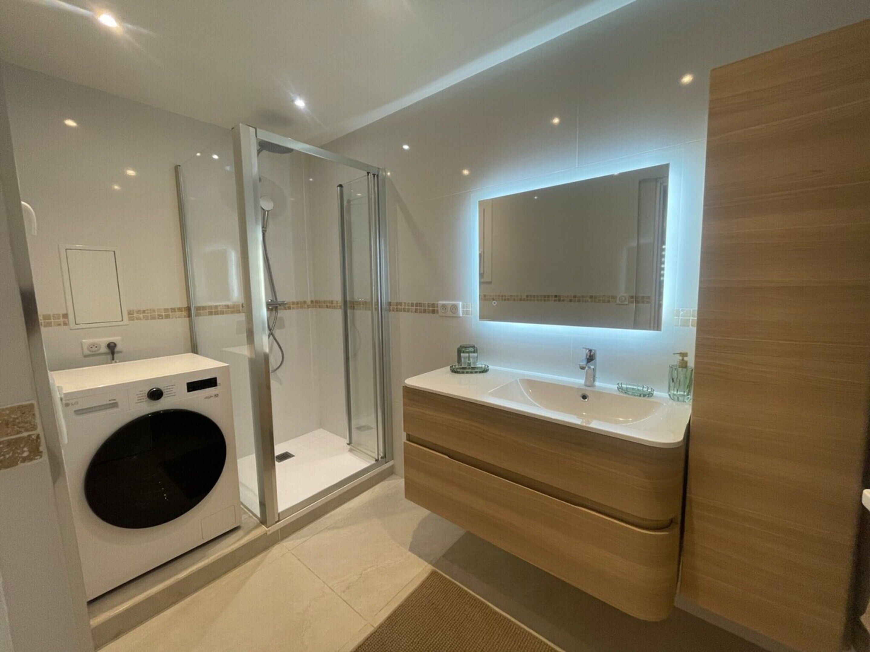 Apartment | Bathroom