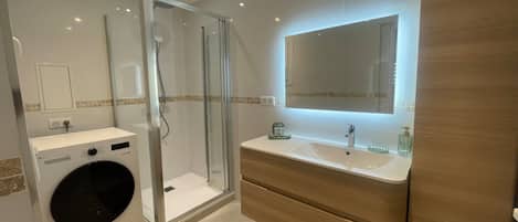 Apartment | Bathroom