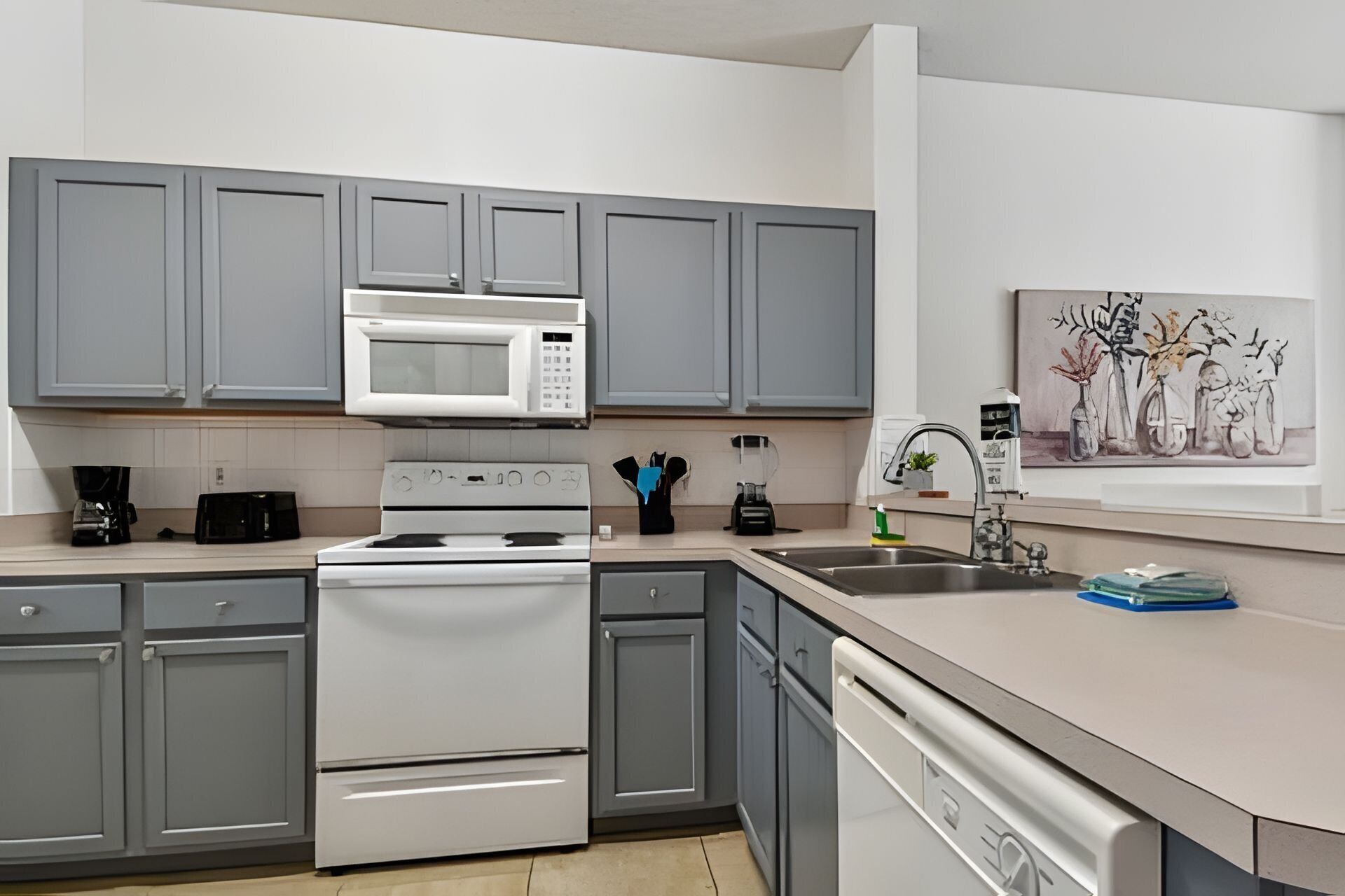 Kühlschrank, Mikrowelle, Ofen, Geschirrspüler