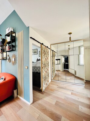 2 habitaciones, tabla de planchar con plancha, wifi y ropa de cama 