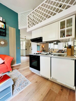 Un four, surface de cuisson