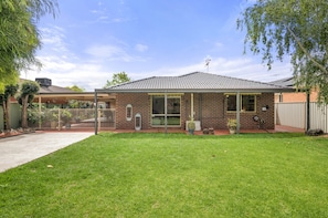 Apartment | Exterior - Charming 3-bed Family Home With Amazing Garden (Melbourne)