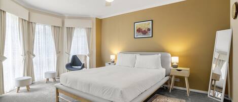 Apartment | 3 bedrooms, laptop workspace, iron/ironing board, bed sheets