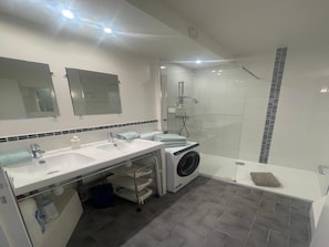 Apartment | Bathroom - Peaceful La Pinede Apartment for Couple (Antibes)