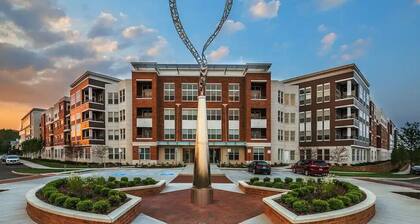 Charming 2-bedroom apartment with 24-HR Amenities in lovely Beachwood!