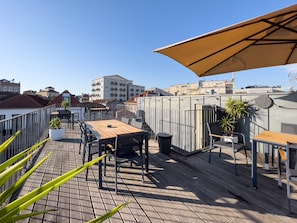 Apartment | Outdoor dining - On Trend Nightlife Studio 103 (Porto)