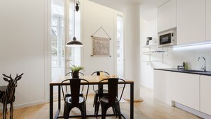 Apartment | Dining - On Trend Nightlife Studio 103 (Porto)