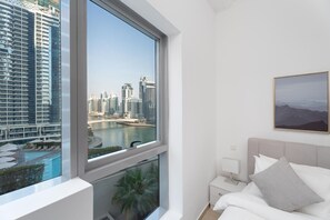 Iron/ironing board, free WiFi, bed sheets - Elite 1BR at Dubai Marina (Dubai)