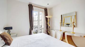 Apartment | 1 bedroom, laptop workspace, iron/ironing board, bed sheets