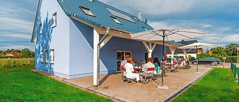 House | Outdoor dining
