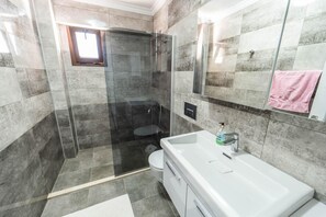 Dutxa, assecador de cabells i tovalloles 